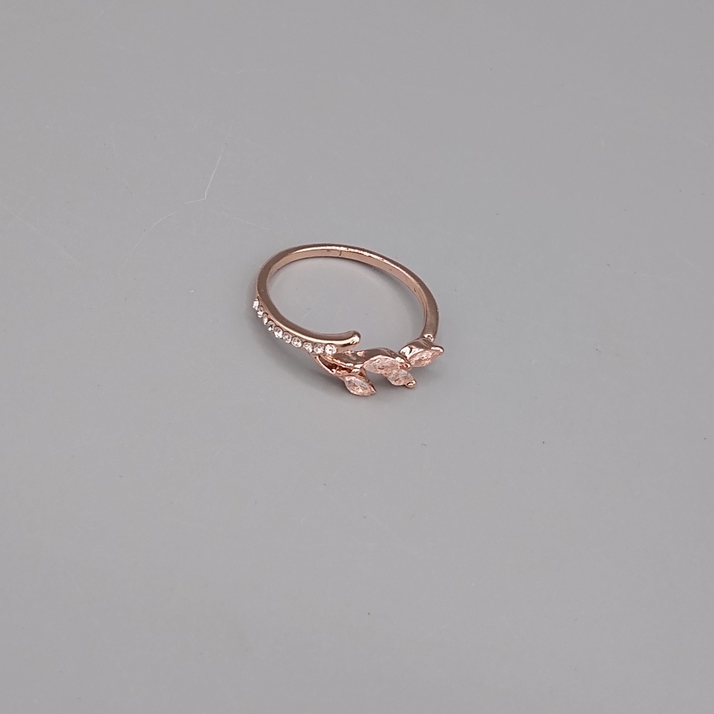 Rose Gold Tone Vine Rhinestone Leaf Pavé Ring Sizes 6, 7, 8, 9 - Picture 4 of 10